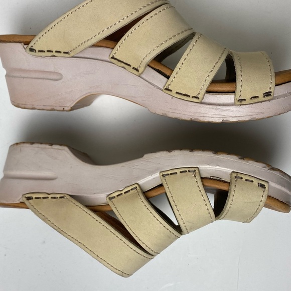 Dansko Cream and White Comfort Sandals with Woven Straps - Picture 5 of 10